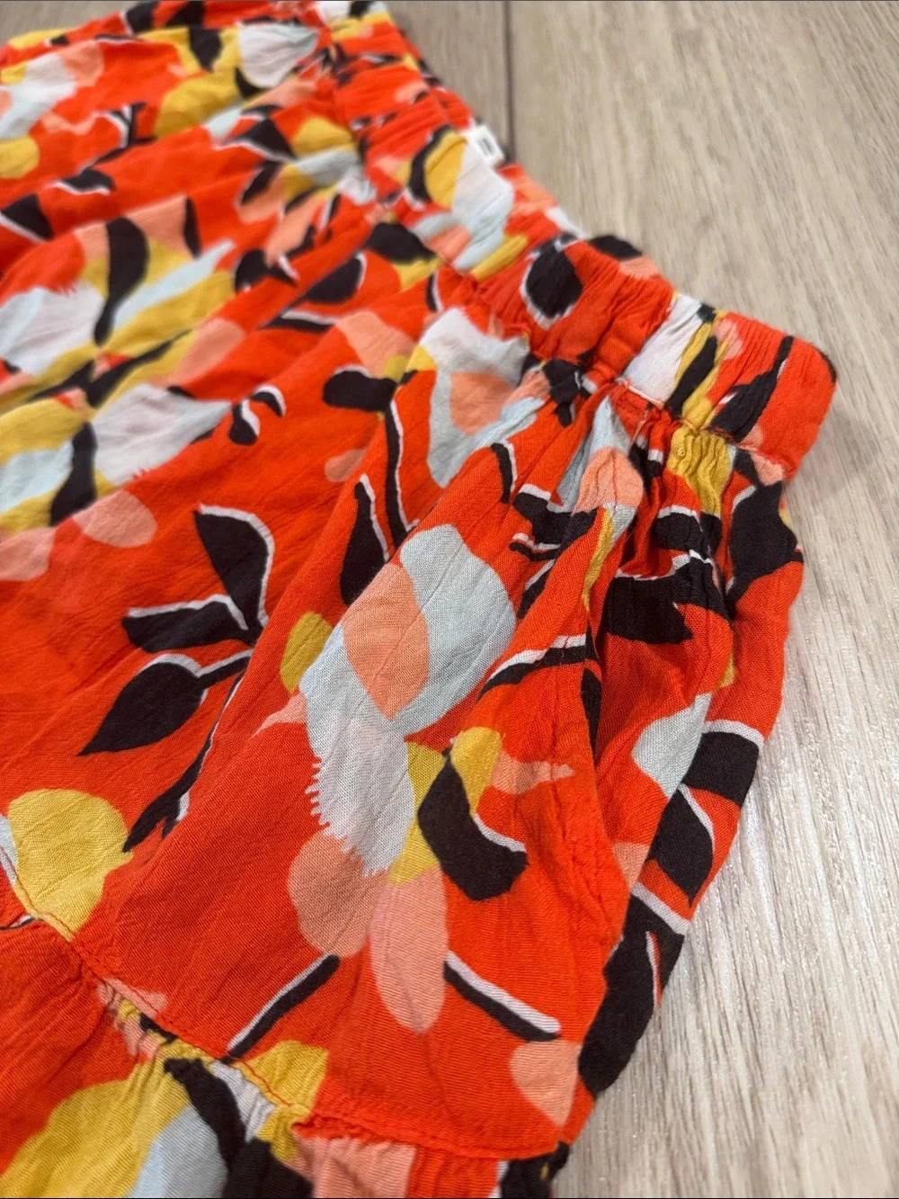 Billabong Floral All Over Print Ruffle Shorts Sz M Beachy Resortwear bright